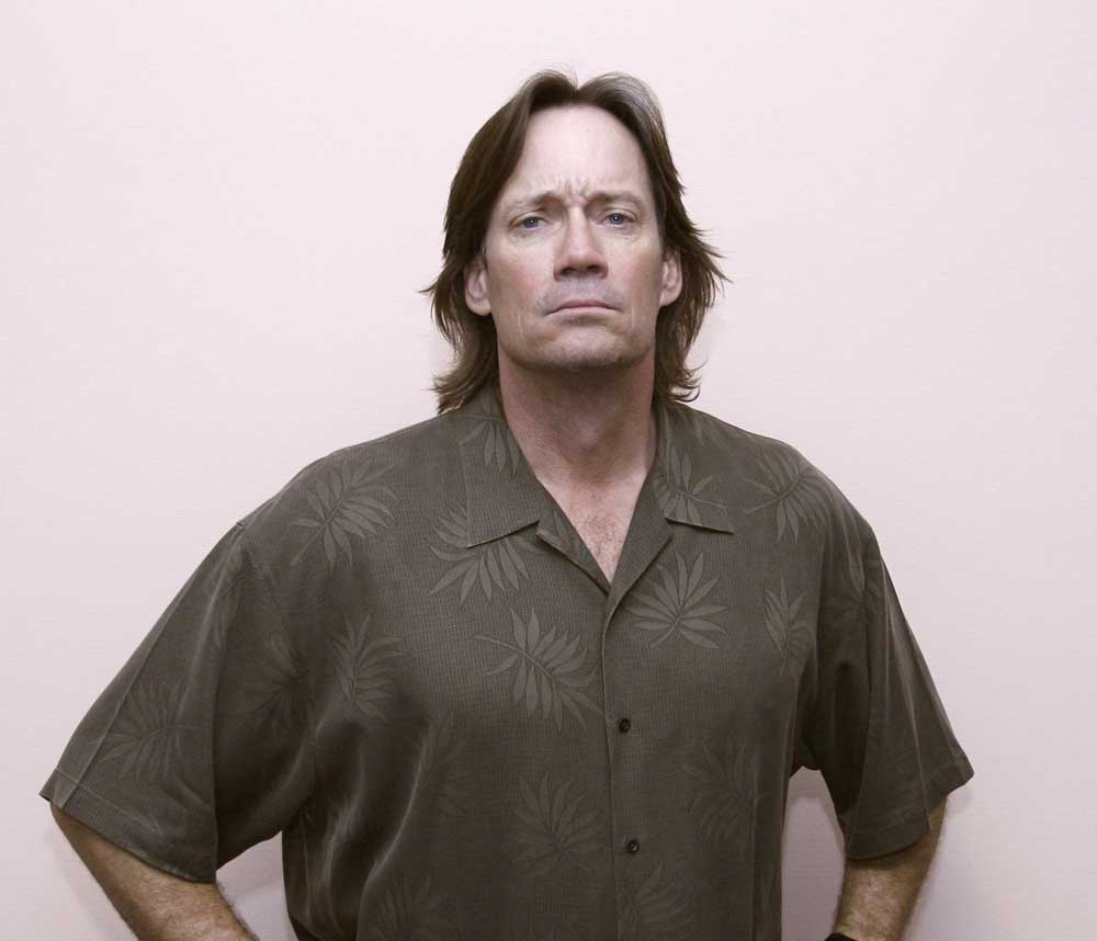 Supergirl Kevin Sorbo Mit Wiederkehrender Rolle In Staffel 2 Robots Dragons