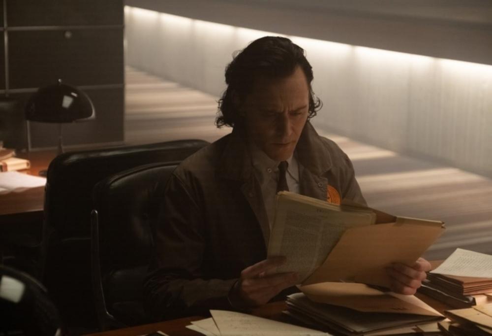 The Night Manager Serie mit Tom Hiddleston soll Staffel 2 bekommen Robots & Dragons