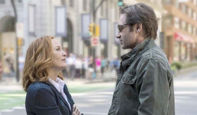 Scully und Mulder in Akte X 10.01 "My Struggle"