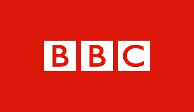 BBC Logo auf roten Hintergrund