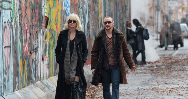 Charlize Theron und James McAvoy in Atomic Blonde Charlize Theron und James McAvoy in Atomic Blonde