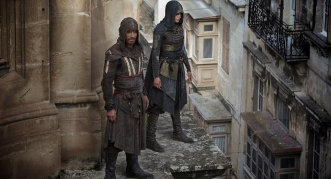Maria und Aquilar hoch über den Straßen in Assassin's Creed