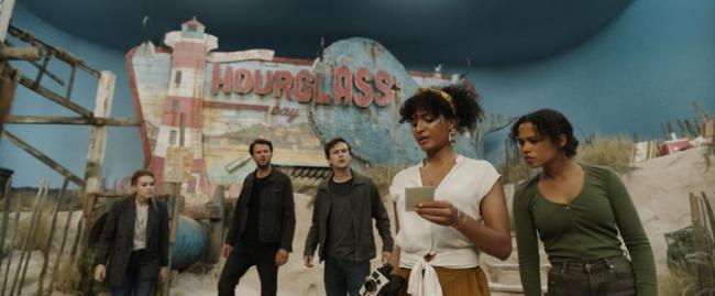 Rachel (Holland Roden), Nathan (Thomas Cocquerel), Ben Miller (Logan Miller), Brianna (Indya Moore) und Zoey Davis (Taylor Russell) in Sony Pictures’ ESCAPE ROOM 2: NO WAY OUT