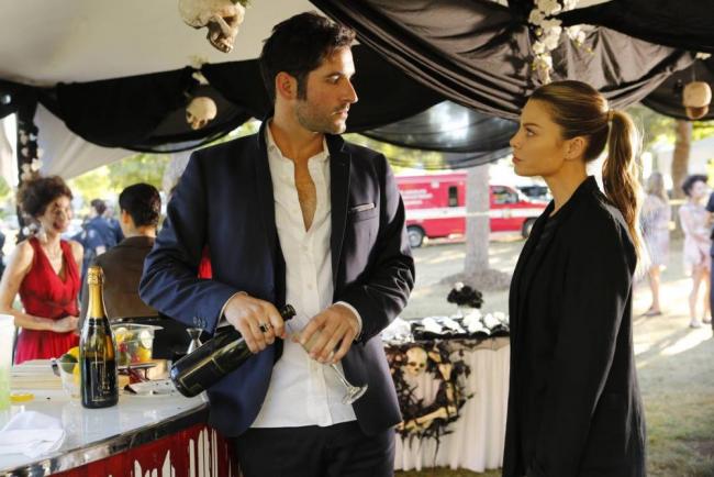 Lucifer und Chloe am Tatort in Monster Lucifer Still Monster