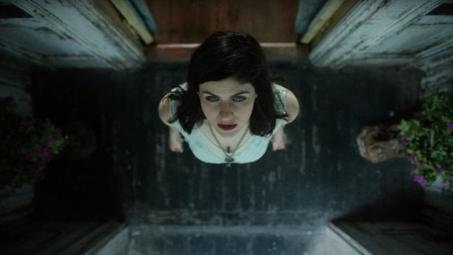 mayfair_witches_alexandra_daddario mayfair_witches_alexandra_daddario