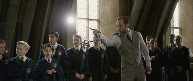 Fantastic Beasts: Grindelwalds Crimes Set Still Fantastic Beasts: Grindelwalds Crimes Set Still