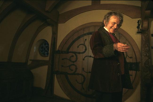 Ian Holm als Bilbo Beutlin in Der Herr der Ringe