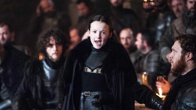 Lady Lyanna Mormont von den Bäreninseln hält eine energische Rede.