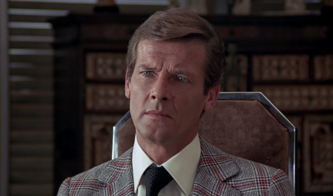Roger Moore - The Man with the Golden gun Roger Moore - The Man with the Golden gun
