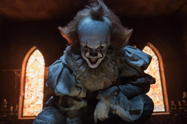Bill Skarsgard als Pennywise in Stephen Kings Es Bill Skarsgard als Pennywise in Stephen Kings Es