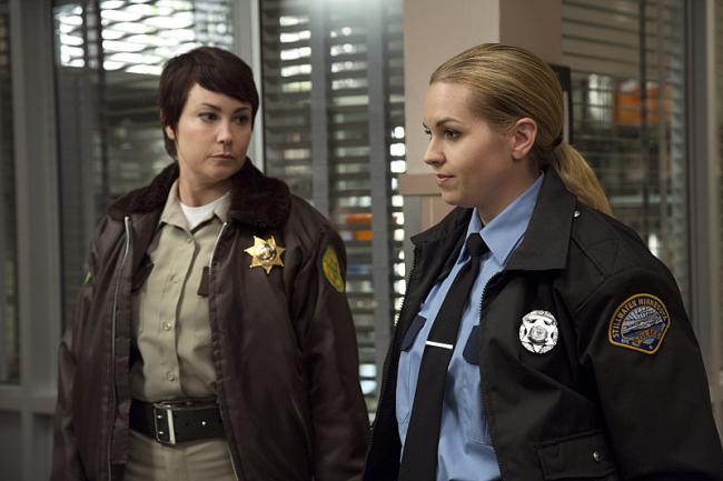 Kim Rhodes und Briana Buckmaster als Jody Mills und Donna Hanscum in der Mysteryserie Supernatural Kim Rhodes und Briana Buckmaster als Jody Mills und Donna Hanscum in der Mysteryserie Supernatural