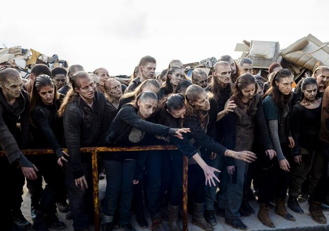 Zombiemeute in der 10. Episode der 8. Staffel The Walking Dead