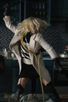 Atomic Blonde: Charlize Theron verhaut die deutsche Polizei im neuen Clip