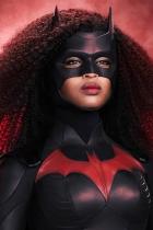 Batwoman: Bridget Regan spielt Poison Ivy in Staffel 3