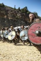 Wikinger im Angriff aus der Serie Vikings von History