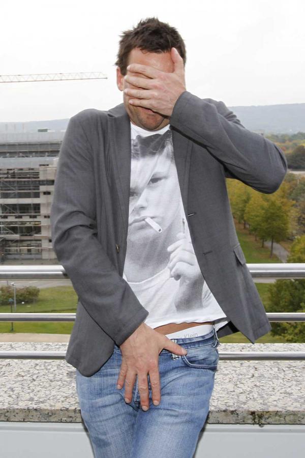 Craig Parker: Wie fühlst du dich, wenn du dich für eine Rolle total nackig machen musst? Craig Parker: Wie fühlst du dich, wenn du dich für eine Rolle total nackig machen musst?