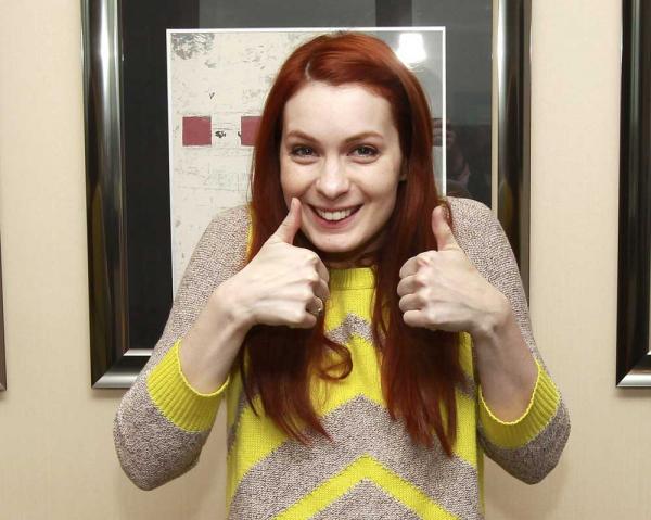 Felicia Day: Wie war das, als du mit den hübschen Jungs bei Supernatural mitgespielt hast? Felicia Day: Wie war das, als du mit den hübschen Jungs bei Supernatural mitgespielt hast?