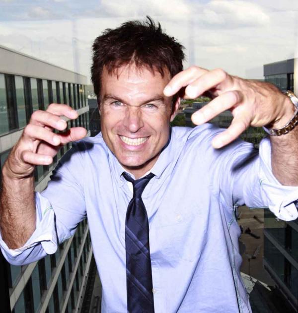 Patrick Muldoon: Wenn du ein Bug wärst, wie würdest du Denise Richards verspeisen? Patrick Muldoon: Wenn du ein Bug wärst, wie würdest du Denise Richards verspeisen?