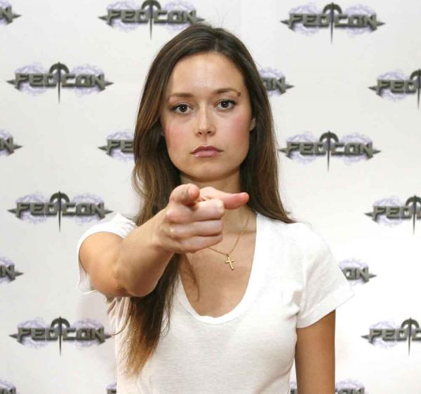 Summer Glau: Wie schlägst du als Terminatrix Bösewichter in die Flucht? Summer Glau: Wie schlägst du als Terminatrix Bösewichter in die Flucht?
