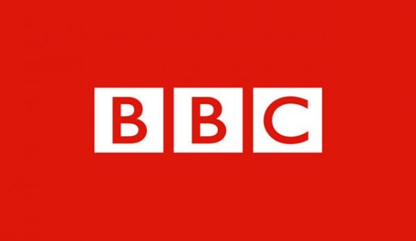 BBC Logo auf roten Hintergrund