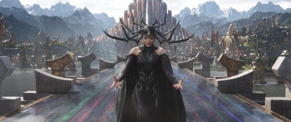 Cate Blanchett als Hela 