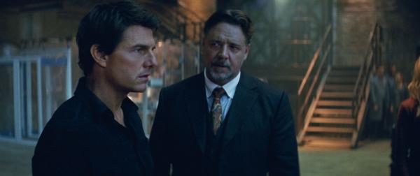 Tom Cruise als Nick Morton und Russel Crowe als Dr Jekyll in Die Mumie Tom Cruise als Nick Morton und Russel Crowe als Dr Jekyll in Die Mumie