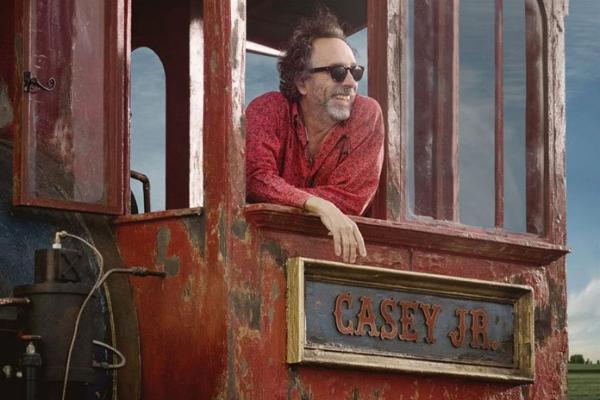 Tim Burton am Set der Dumbo Neuauflage