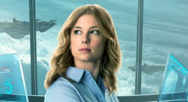 Emily Van Camp als Agent 13