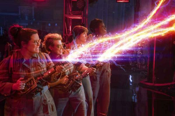 v.l.n.r.: Die Ghostbusters Abby (Melissa McCarthy), Holtzmann (Kate McKinnon), Erin (Kristen Wiig) und Patty (Leslie Jones) in Sony Pictures' GHOSTBUSTERS