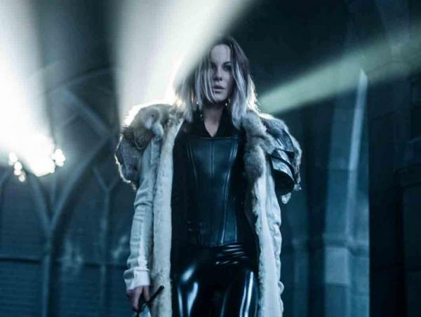Szenenbild aus Underworld: Blood Wars mit Kate Beckinsale als Selene