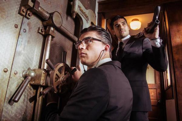 TV-Serie zu From Dusk Till Dawn: H. J. Cotrona und Zane Holtz sind Seth und Rich Gecko. TV-Serie zu From Dusk Till Dawn: H. J. Cotrona und Zane Holtz sind Seth und Rich Gecko.