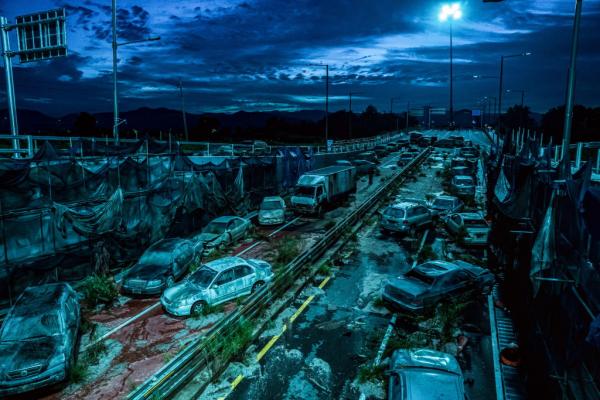 Peninsula Still 06_Die Stadt im desolaten Zustand