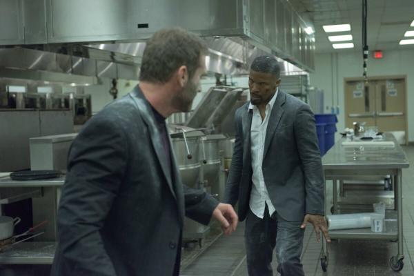 Jamie Foxx als Vincent in einer Kampfszene in Sleepless Jamie Foxx als Vincent in einer Kampfszene in Sleepless