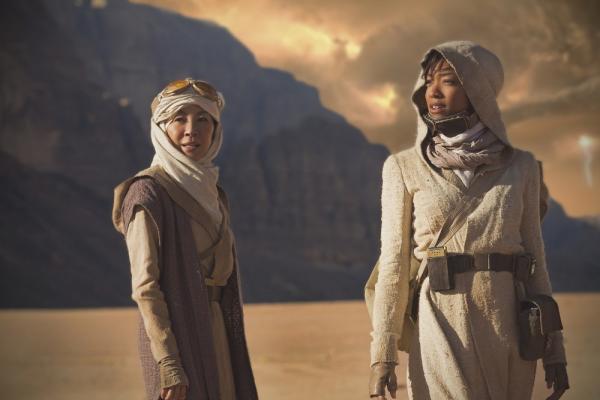 Michelle Yeoh und Sonequa Martin-Green in Star Trek: Discovery Michelle Yeoh und Sonequa Martin-Green in Star Trek: Discovery