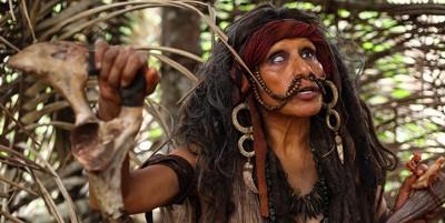Jack Sparrow als Kannibale Gestörter Kannibale mit Schlange in der Nase
