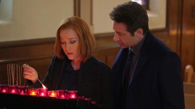 Mulder und Scully in der Kirche Mulder und Scully in der Kirche