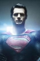 Justice League: Henry Cavill deutet schwarzes Superman-Kostüm an