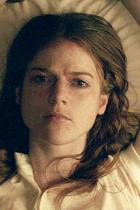 Flitterwochen in der Hütte im Wald - Trailer zum Horrorfilm Honeymoon