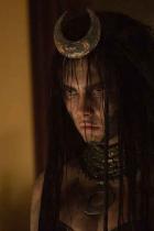 Ausschnitt aus Suicide Squad: Amanda Waller stellt Enchantress vor
