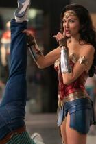 Kritik zu Wonder Woman 1984: Bruchlandung im unsichtbaren Jet