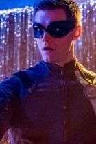 The Flash: Hartley Sawyer aufgrund von sexistischen und rassitischen Tweets entlassen