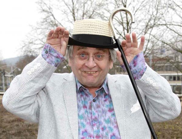 Silvester McCoy: Deine Figur Radagast in Der Hobbit ist ein großer Tierfreund. Welches ist Radagasts Lieblingstier? Silvester McCoy: Deine Figur Radagast in Der Hobbit ist ein großer Tierfreund. Welches ist Radagasts Lieblingstier?
