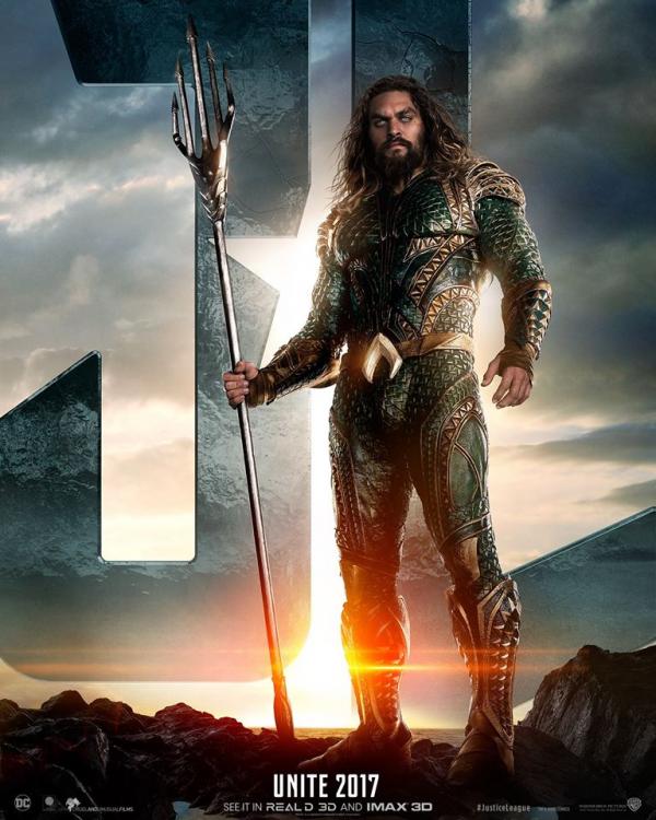 Jason Momoa als Aquaman auf dem Filmposter zu Justice League Jason Momoa als Aquaman auf dem Filmposter zu Justice League